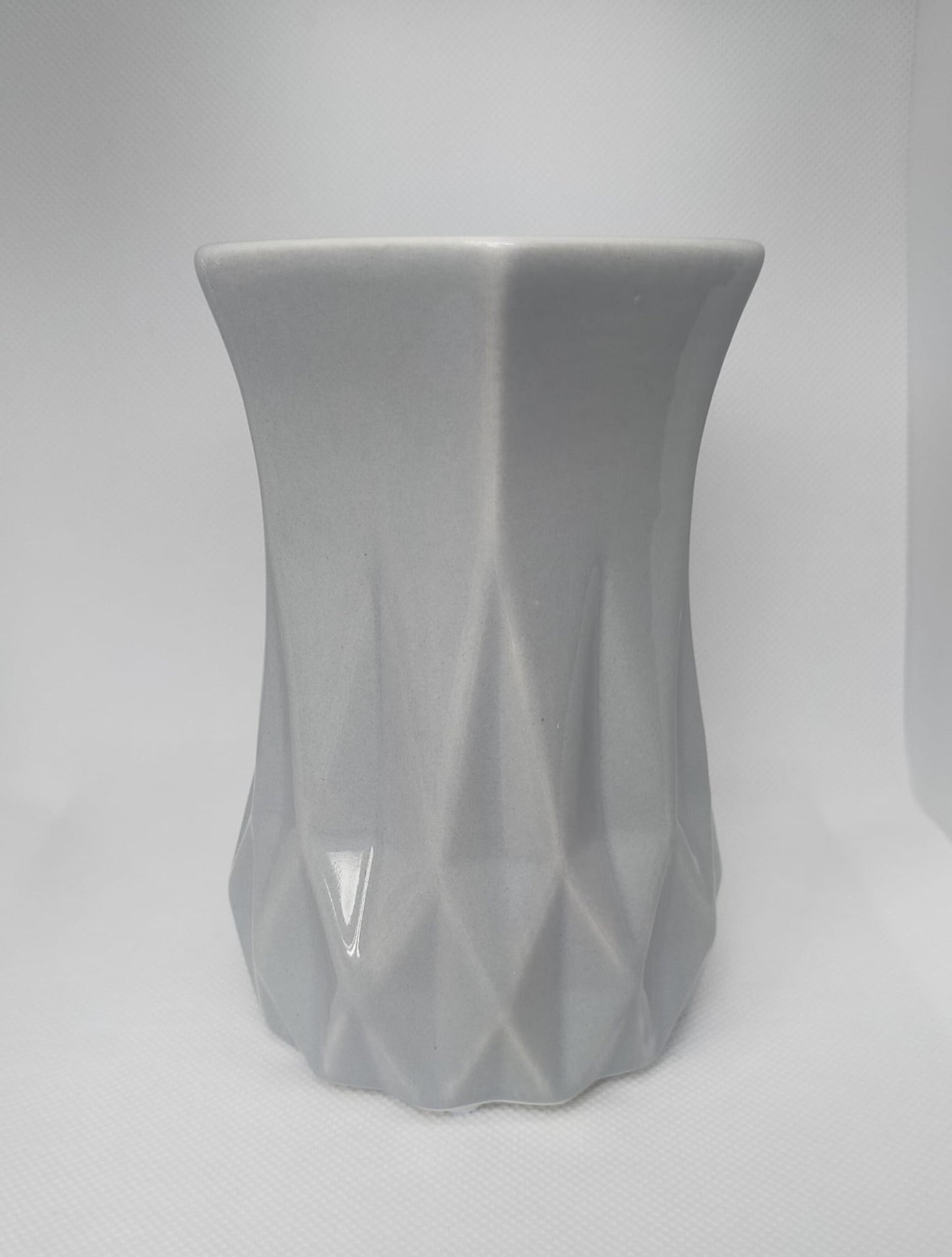 GREY GEOMETIC BURNER