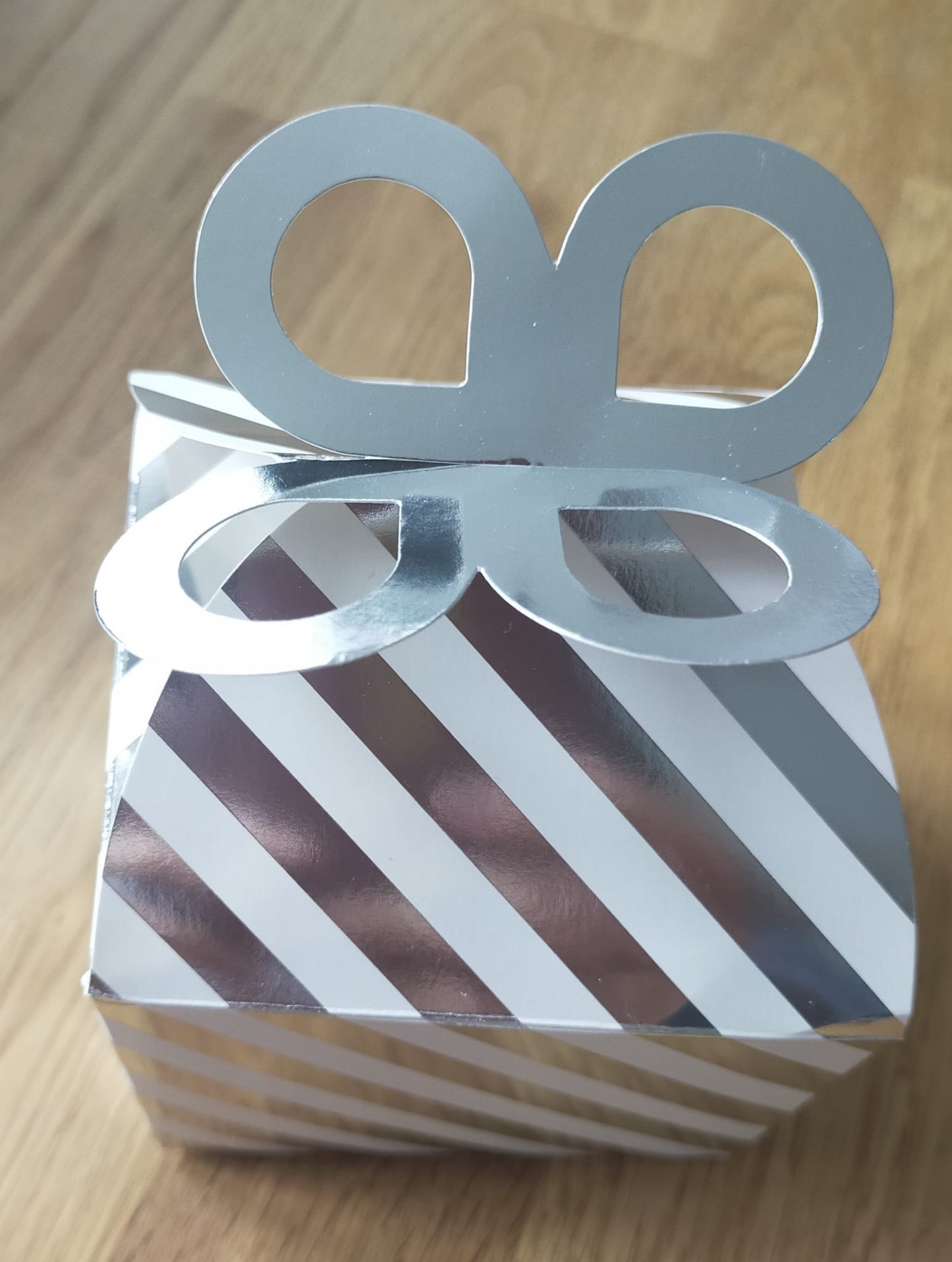 GIFT BOX